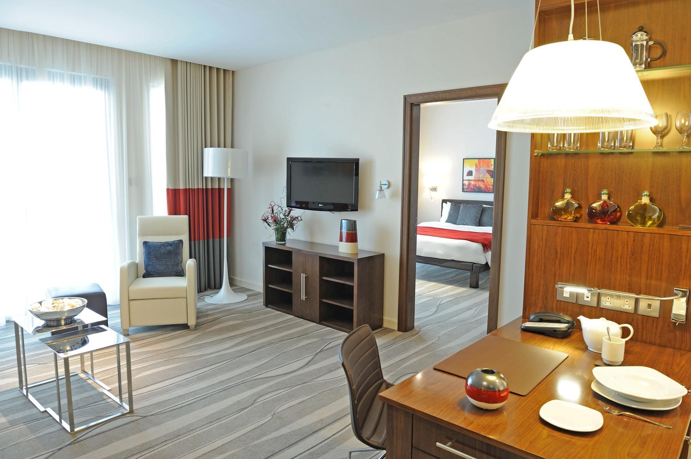 Staybridge Suites Yas Island Abu Dhabi, An Ihg Hotel Phòng bức ảnh